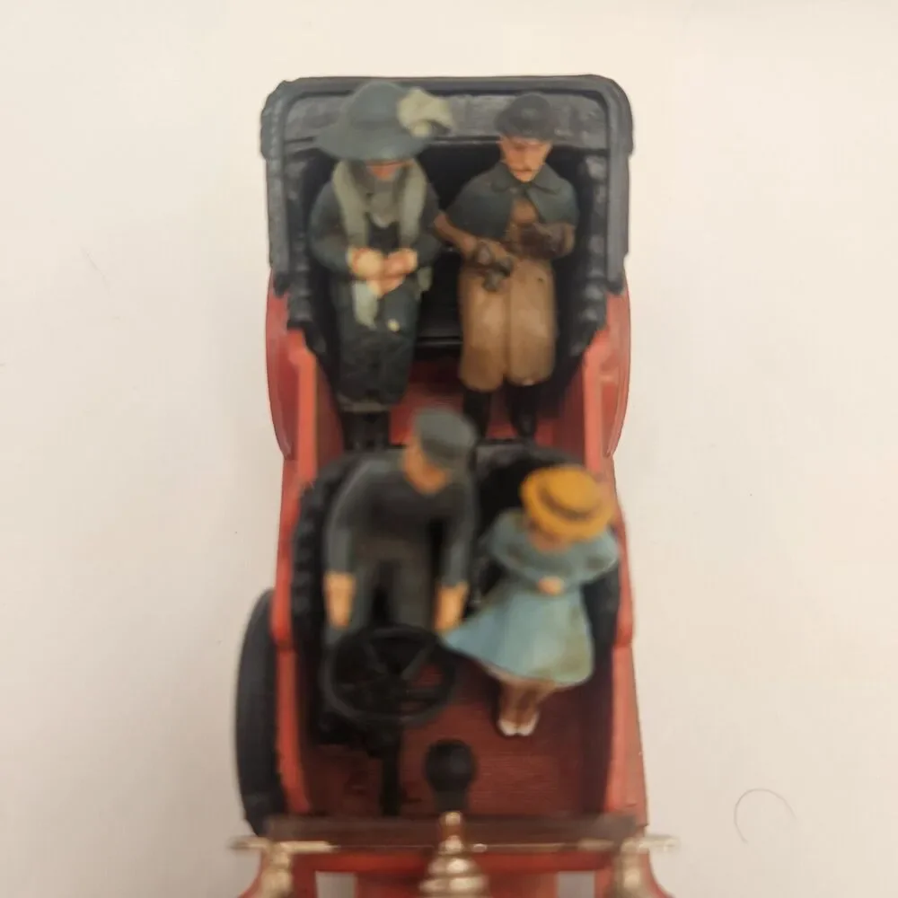 CORGI TOYS DAIMLER 1910 RED METAL A5 1:43 w Driver and‎ Passengers RARE!
